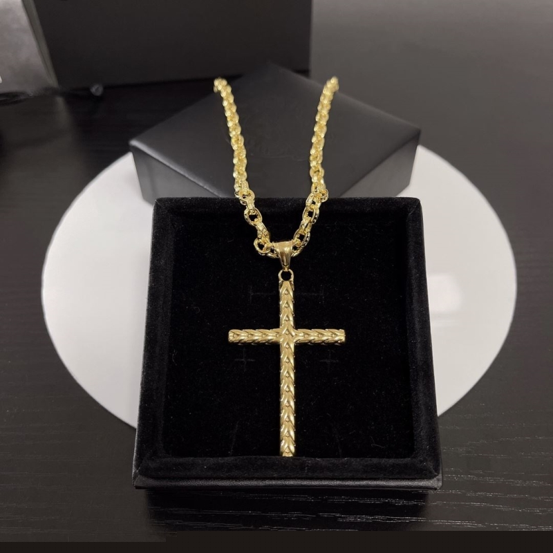 Ch**me He**ts necklaces